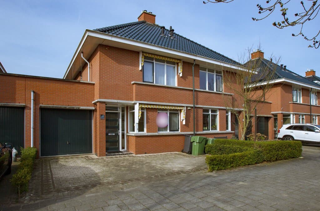 Semi-Detached House Middelgeestlaan, Voorschoten - For Rent