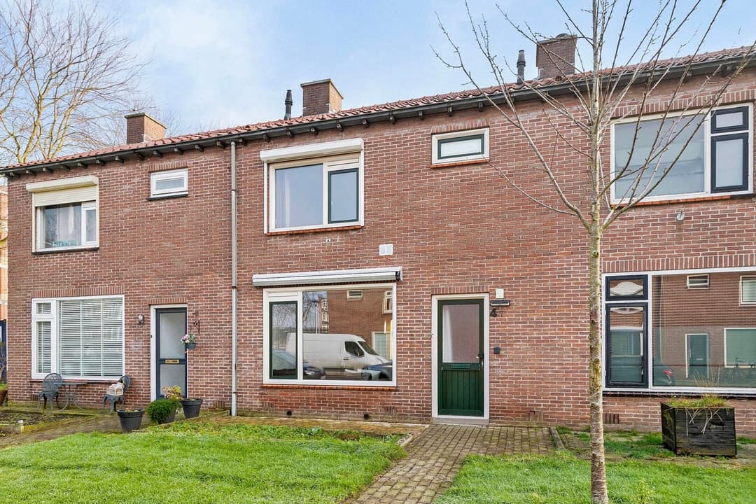 House Meindert Hobbemastraat, Almelo - For Rent