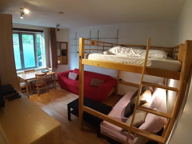 Furnished Room for Rent - Holendrechtstraat, Amsterdam