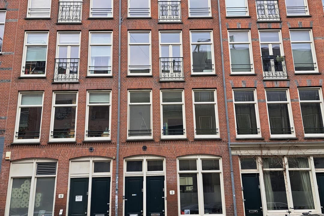 Spacious 5-Room Apartment in Amsterdam, 5-21072 NA - For Rent