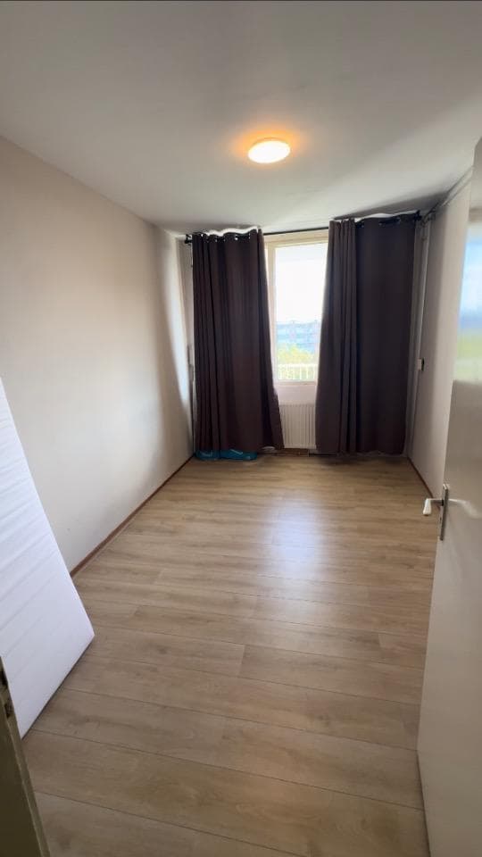 Uncarpeted Room for Rent, Haag en Veld, Amsterdam