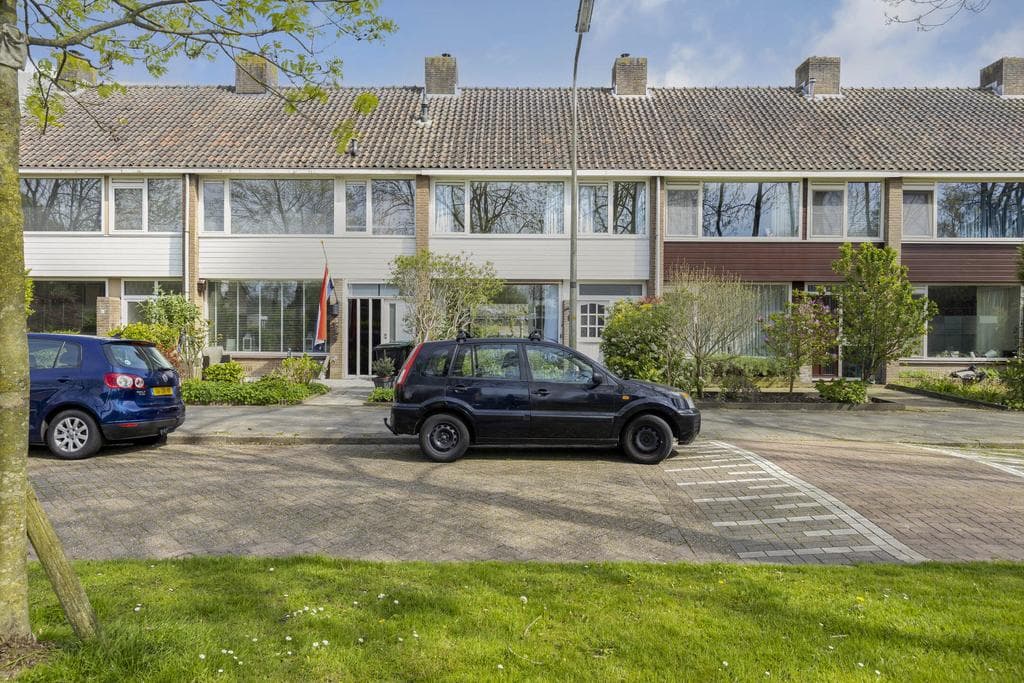 Spacious Family Home on Willem Klooslaan, Uithoorn - For Rent