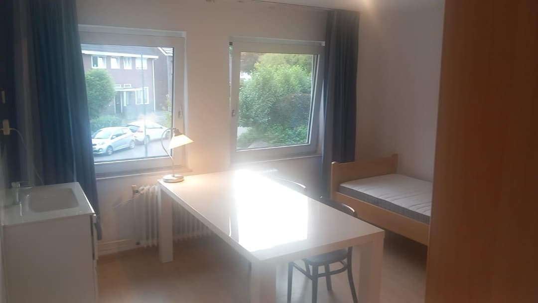 Furnished Room Heistraat, Sittard - For Rent