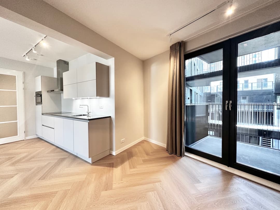 Lutonhof 375, Amsterdam - For Rent