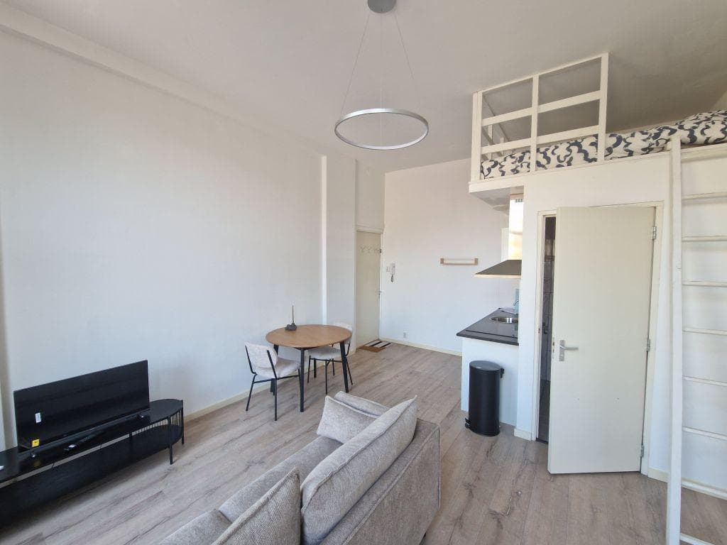 Habitación Sin Alfombra en Alquiler en Bree, Middelburg - 550€/mes