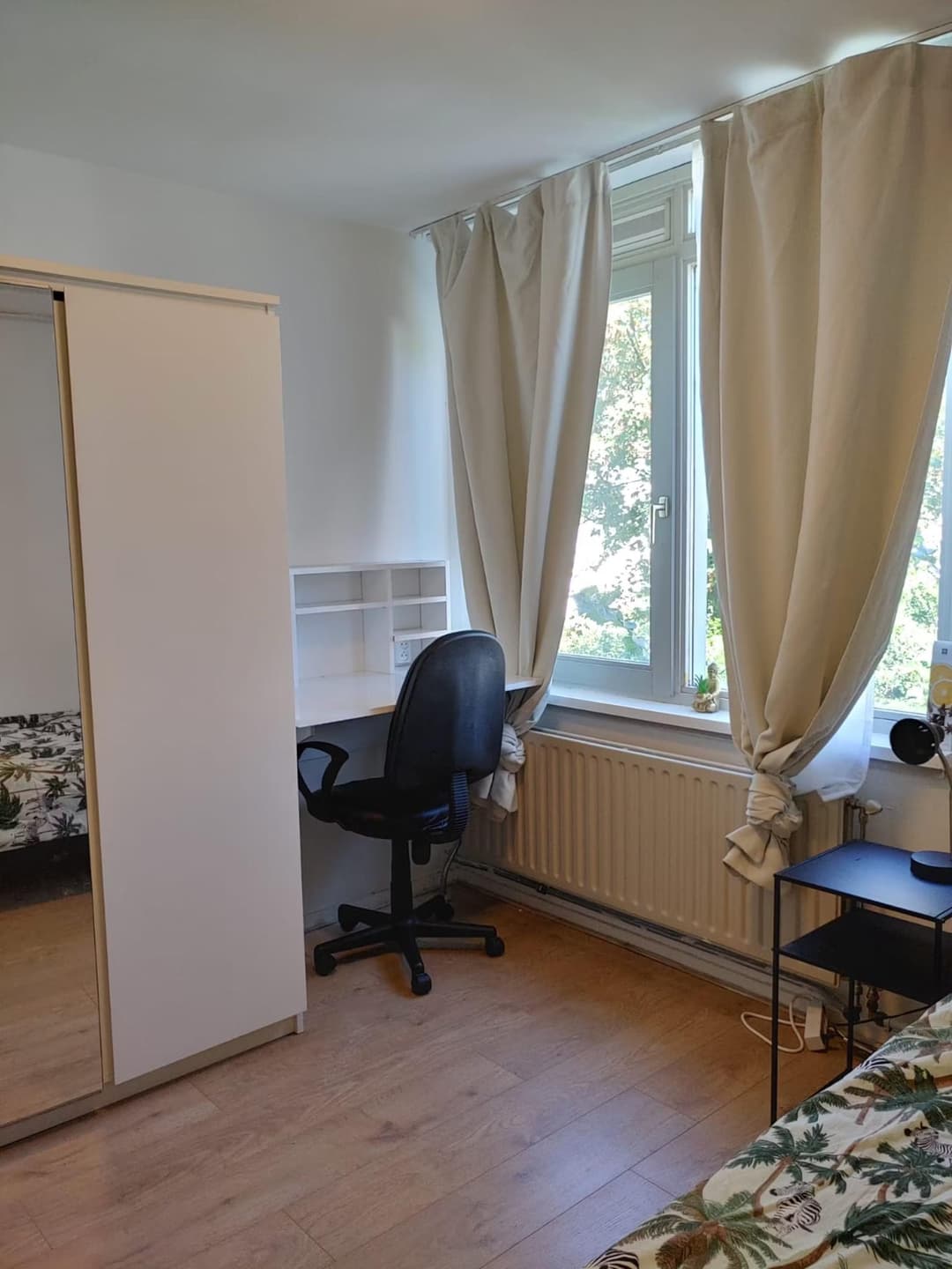 Furnished Room Schrijnwerkersgaarde, Den Haag - For Rent