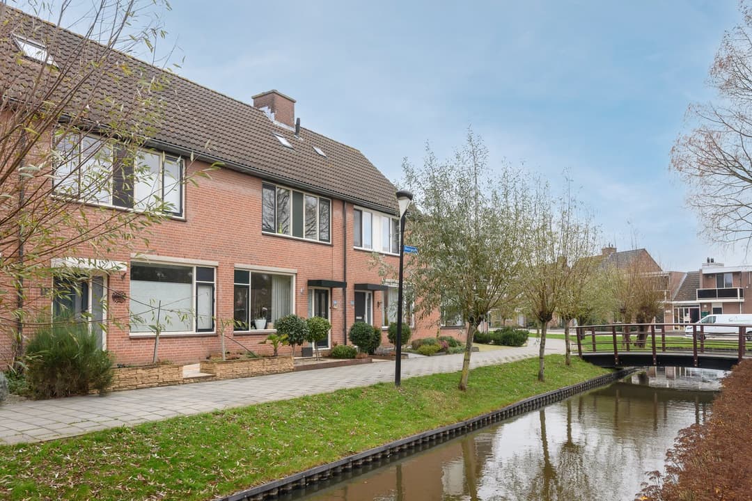 Beautiful 5-Room Family Home in Alblasserdam - For Rent