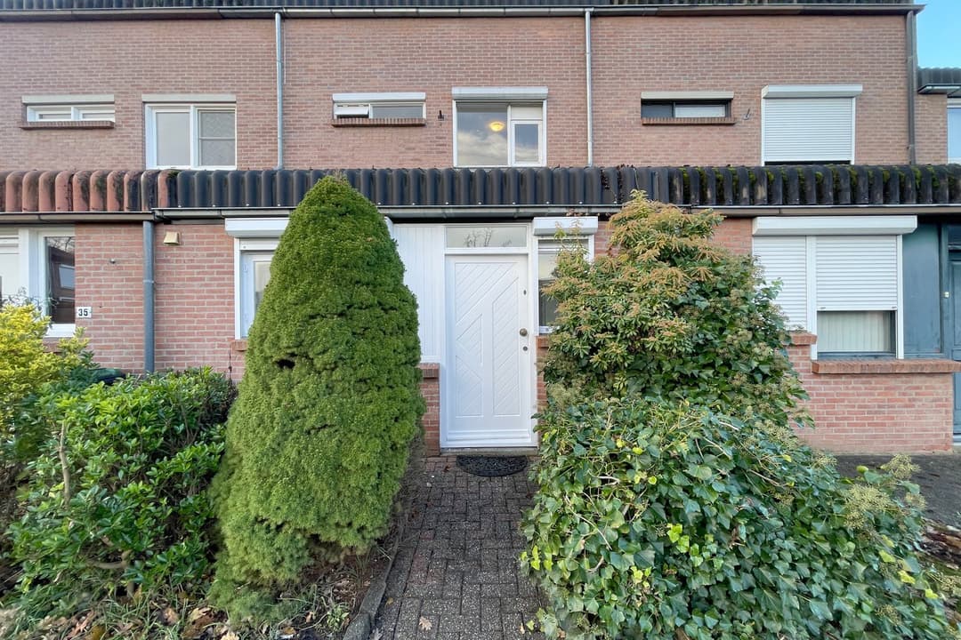 Tussenwoning Gen Hoes, Brunssum - Te Huur