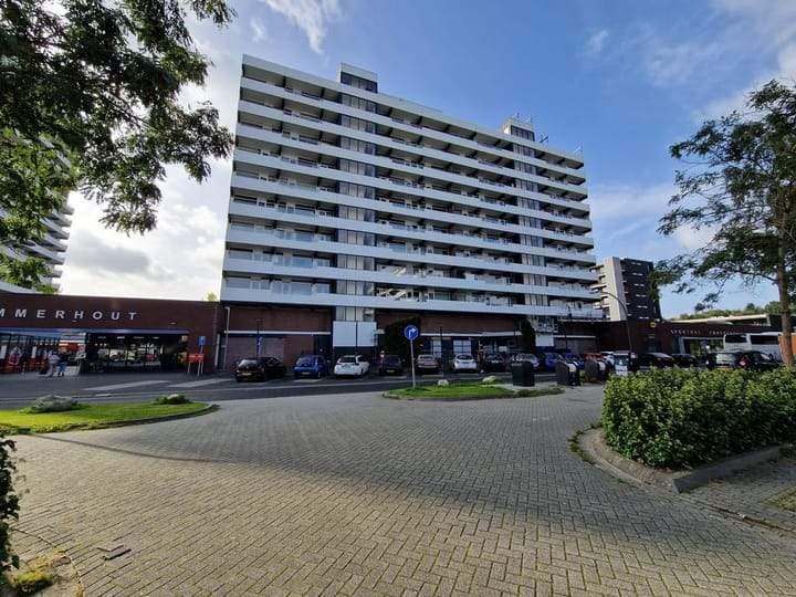 Apartamento de 4 habitaciones en Houtweg, Emmen - Alquiler