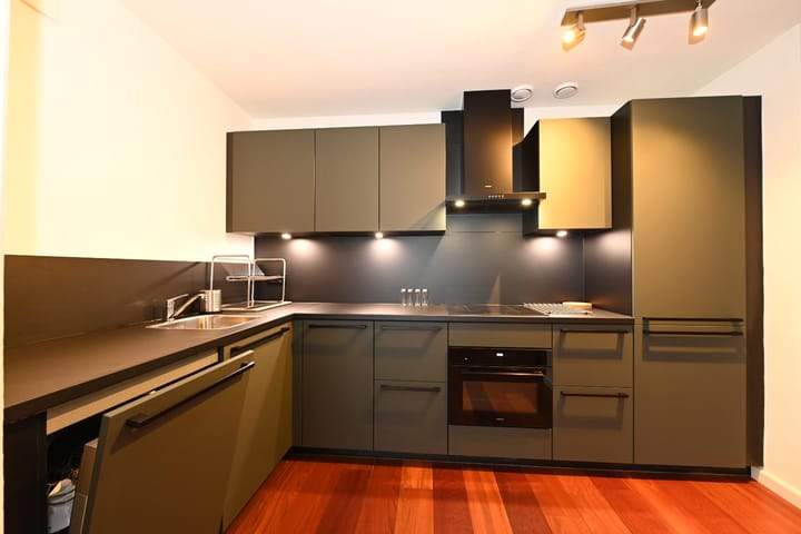 3-Room Apartment at Buitenbassinweg, Rotterdam - For Rent