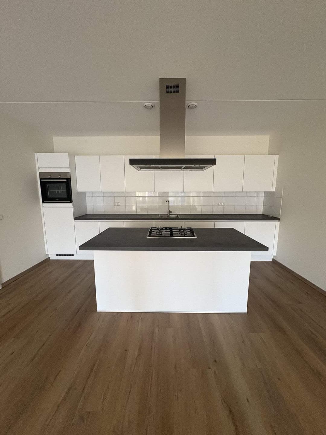 Flat Rijksweg Noord, Swalmen - Para Rentar