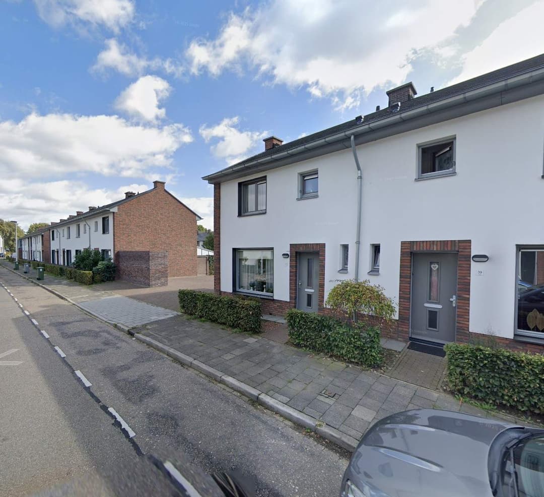 Drei Schlafzimmer Doppelhaushälfte in der Kasteel Petersheimstraat, Maastricht - Zur Miete